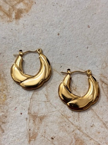 Folded Wave Hoops