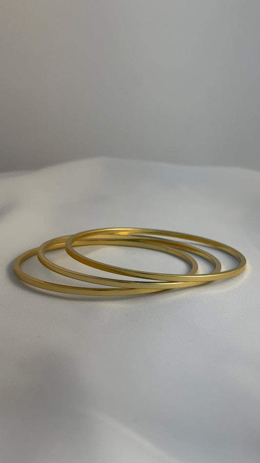 Essential Sleek Gold Bangles – Set of 3